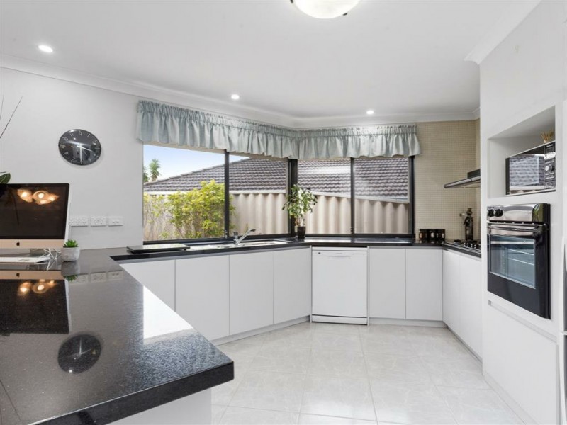 28 Veneta Circuit, Atwell WA 6164