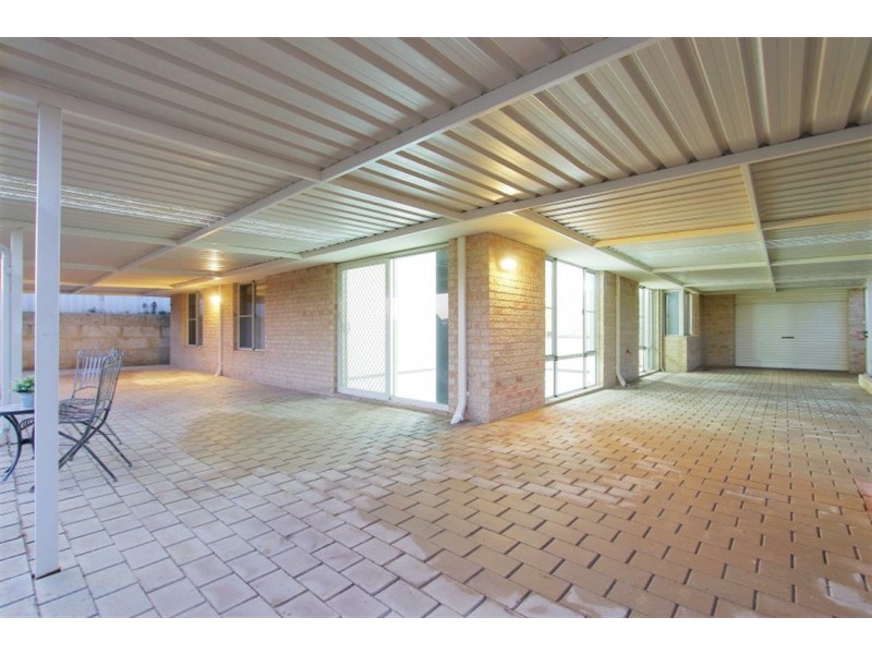 25 Kotisina Gardens, Munster WA 6166