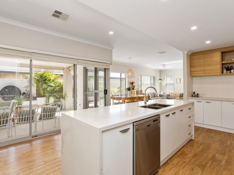 19 Willis Terrace, Hammond Park WA 6164