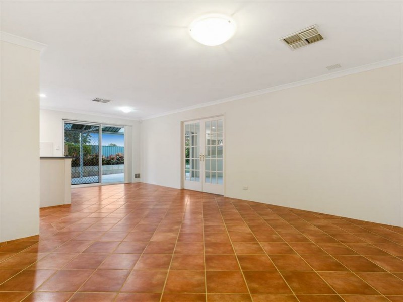26 Lombe Gardens, Atwell WA 6164