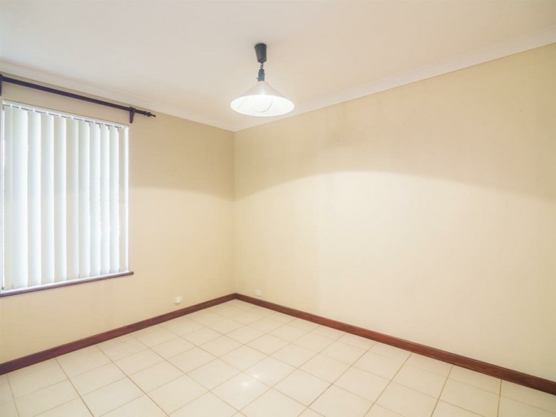 8 Doric Street, Shelley WA 6148