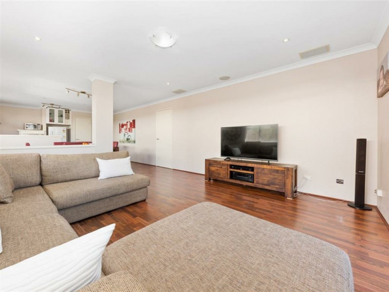 37 Windchime Terrace, Atwell WA 6164