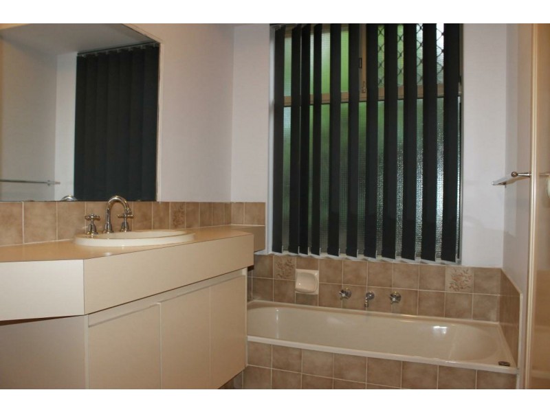 16 Taylor Close, Leda WA 6170