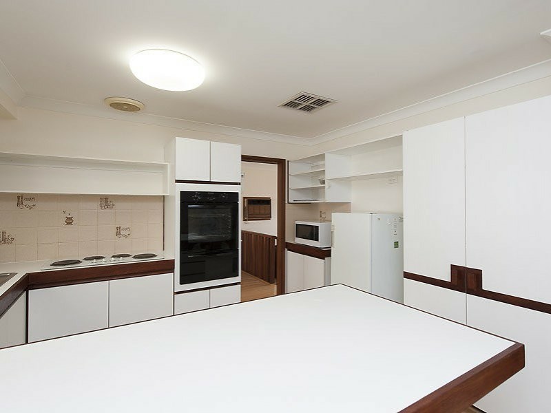 11 Fabian Close, Willetton WA 6155