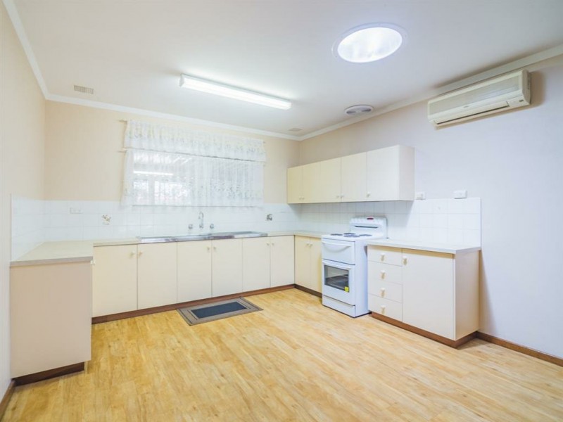 11 Sussex Street, Spearwood WA 6163