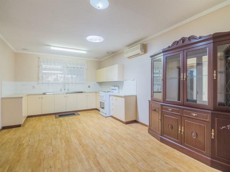 11 Sussex Street, Spearwood WA 6163