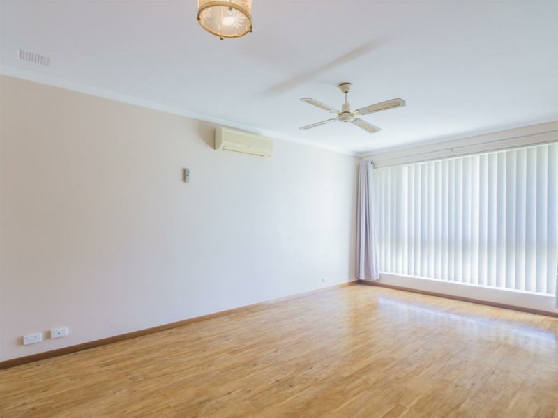 11 Sussex Street, Spearwood WA 6163