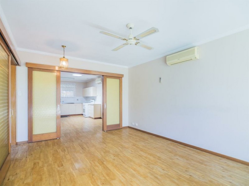 11 Sussex Street, Spearwood WA 6163