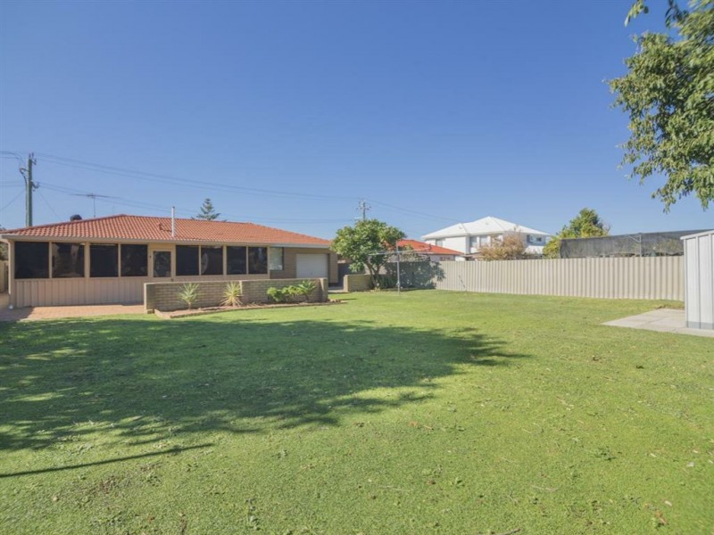 11 Sussex Street, Spearwood WA 6163