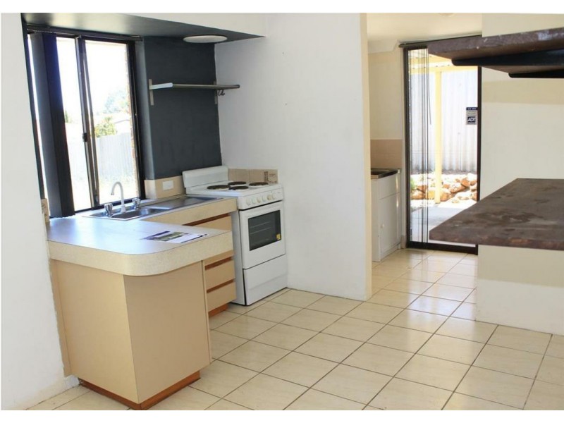 12 Kemmish Way, Parmelia WA 6167