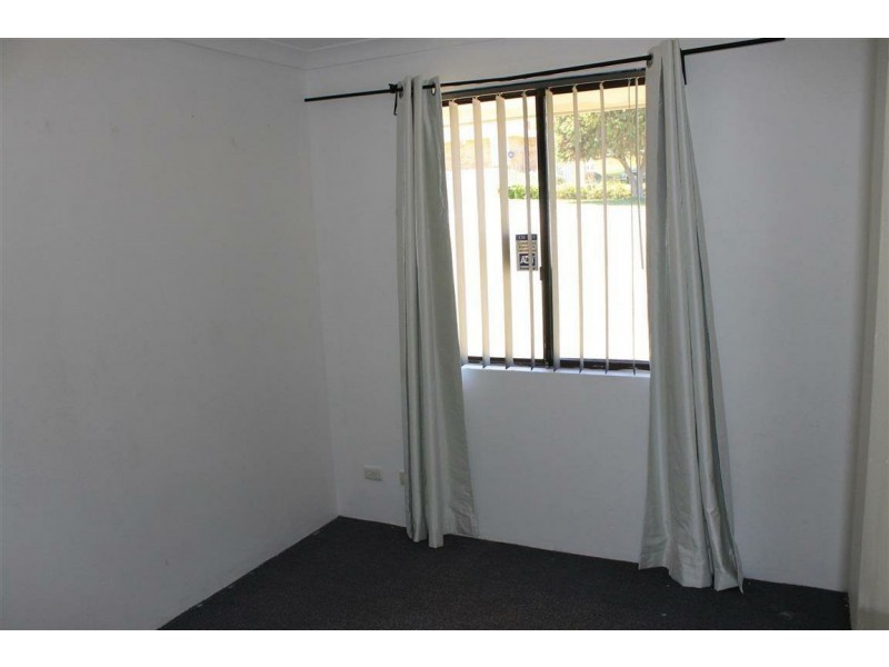 12 Kemmish Way, Parmelia WA 6167