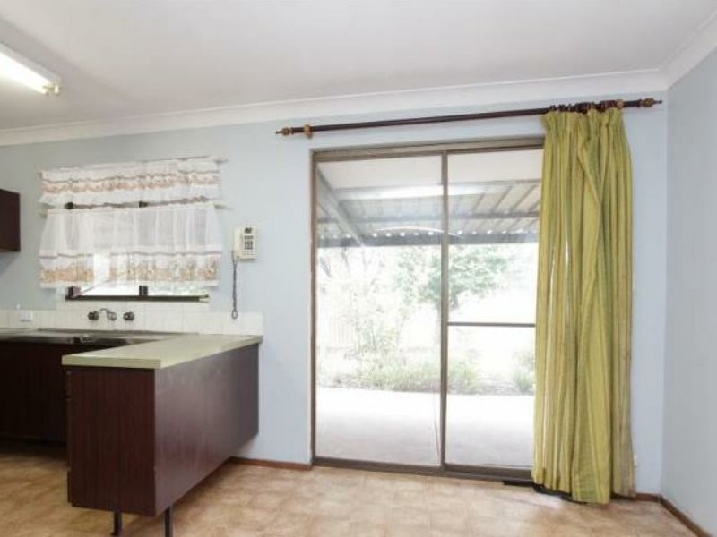 5 Forest Court, Armadale WA 6112