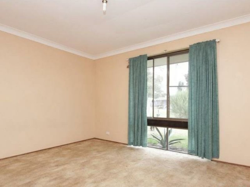 5 Forest Court, Armadale WA 6112