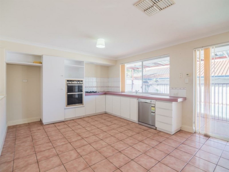 2 Marie Court, Atwell WA 6164