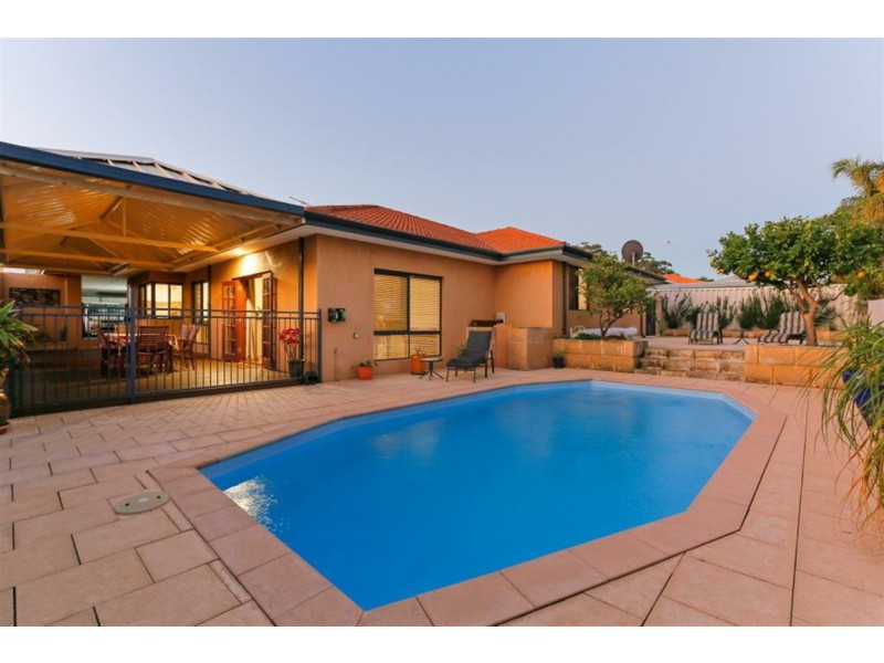 17 Barrington Street, Munster WA 6166