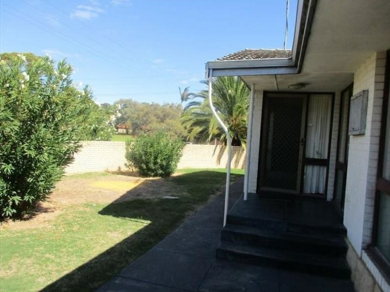 2 Pomfret Road, Spearwood WA 6163