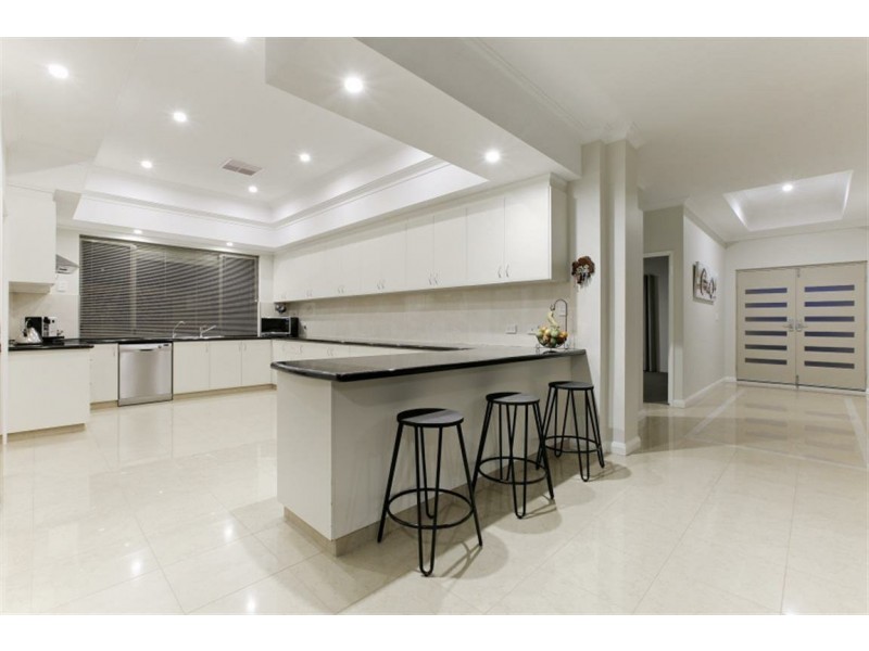 8 Carbine Way, Munster WA 6166