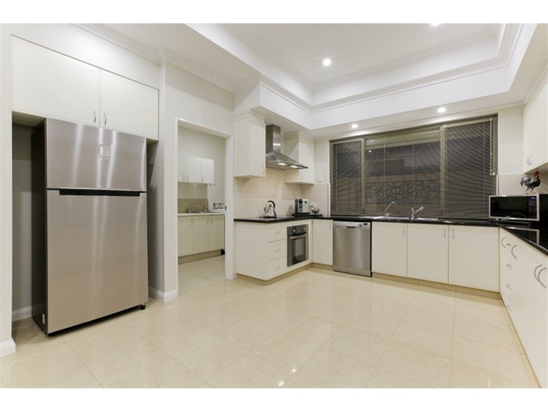 8 Carbine Way, Munster WA 6166