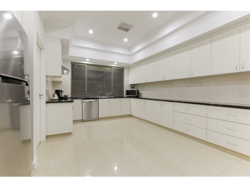 8 Carbine Way, Munster WA 6166