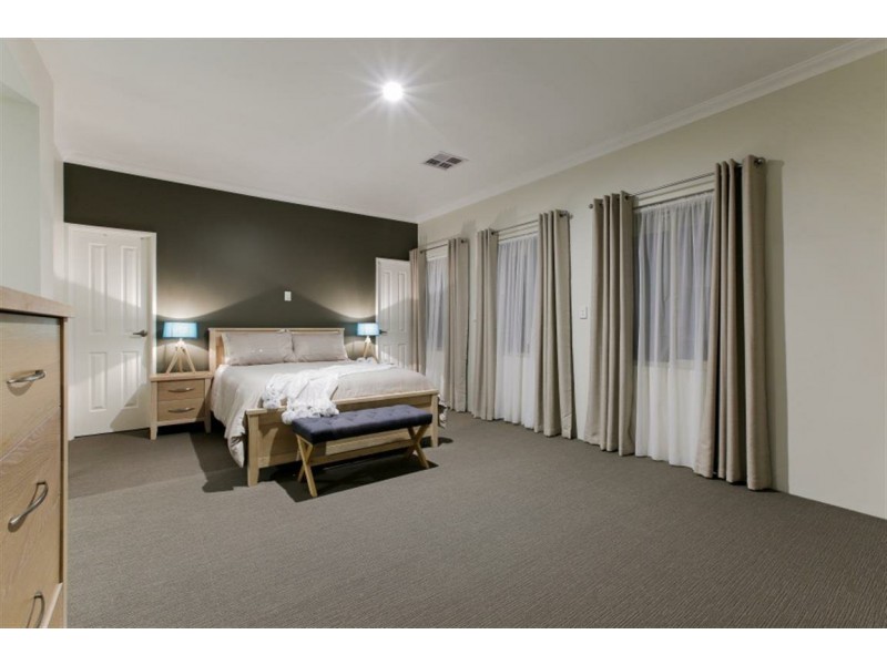 8 Carbine Way, Munster WA 6166