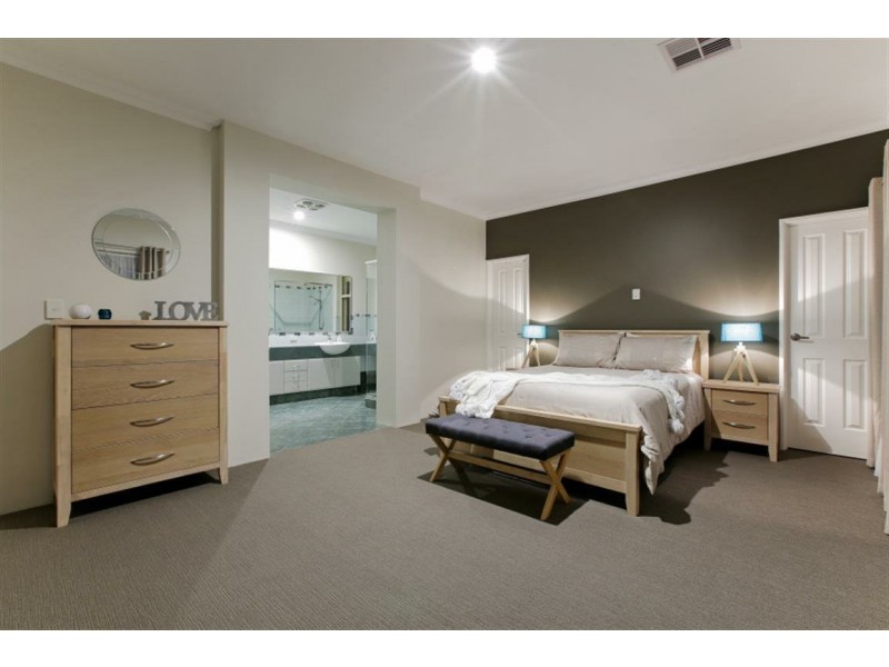 8 Carbine Way, Munster WA 6166