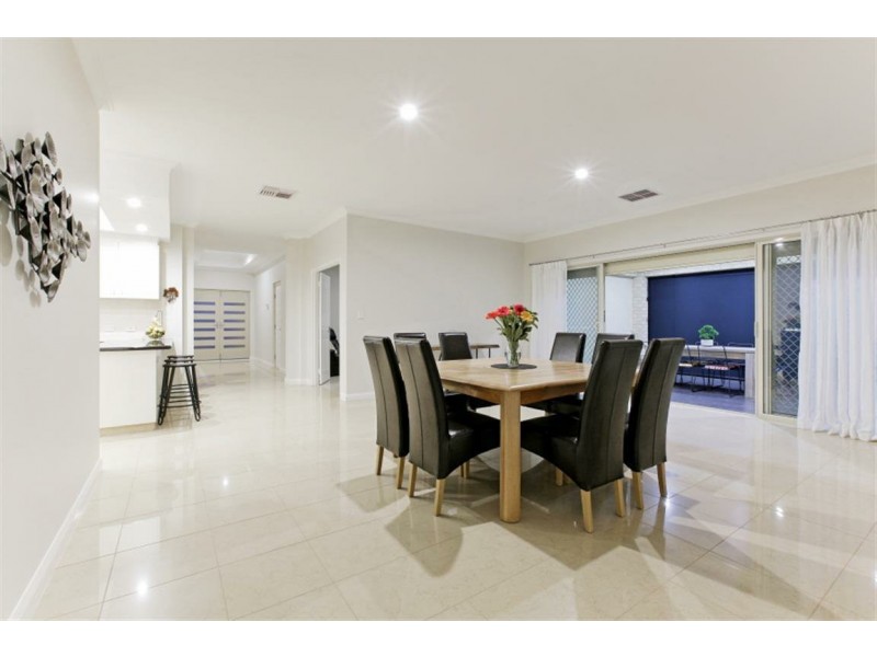 8 Carbine Way, Munster WA 6166