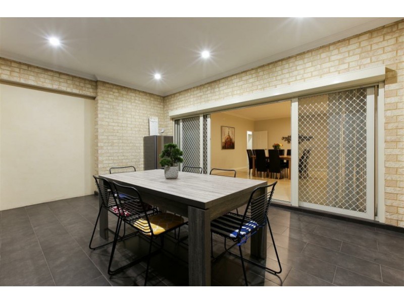 8 Carbine Way, Munster WA 6166