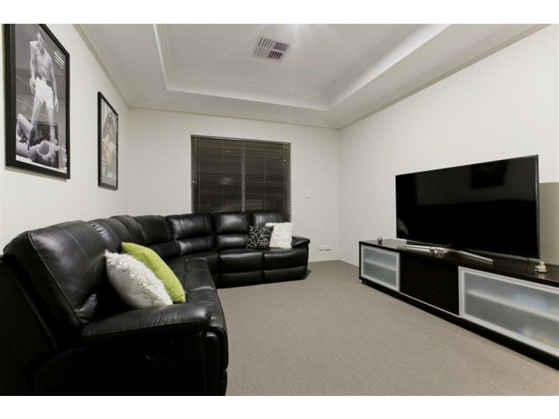 8 Carbine Way, Munster WA 6166