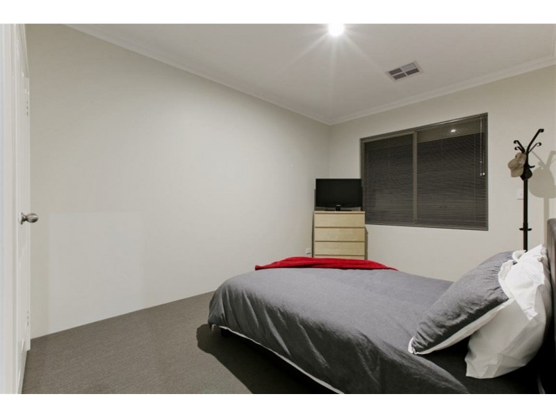 8 Carbine Way, Munster WA 6166