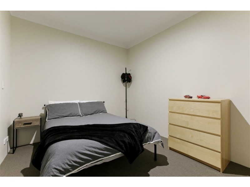 8 Carbine Way, Munster WA 6166