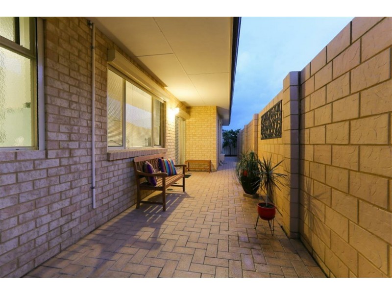 8 Carbine Way, Munster WA 6166