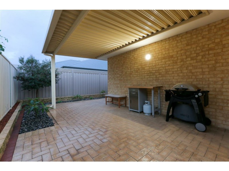 8 Carbine Way, Munster WA 6166