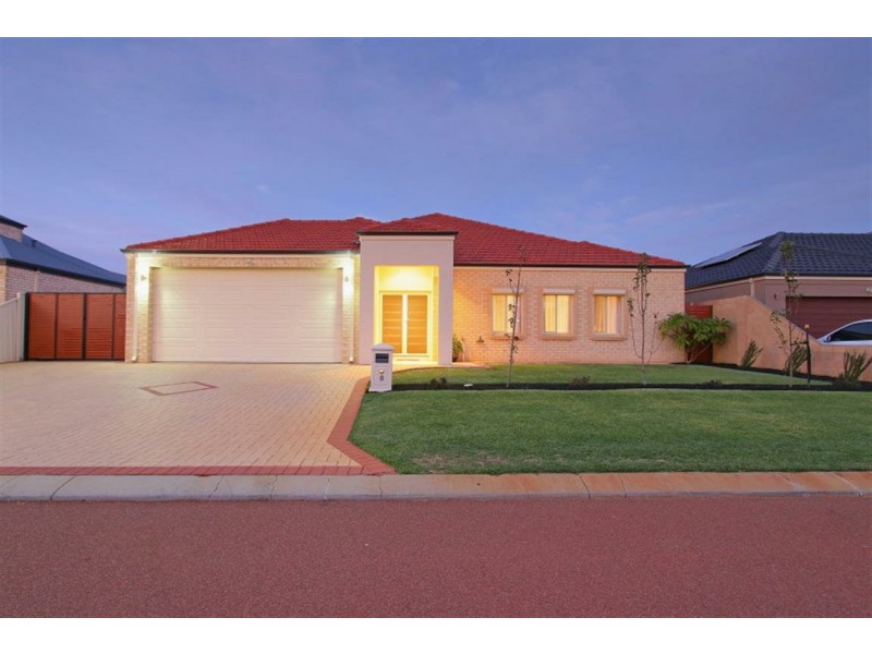 8 Carbine Way, Munster WA 6166