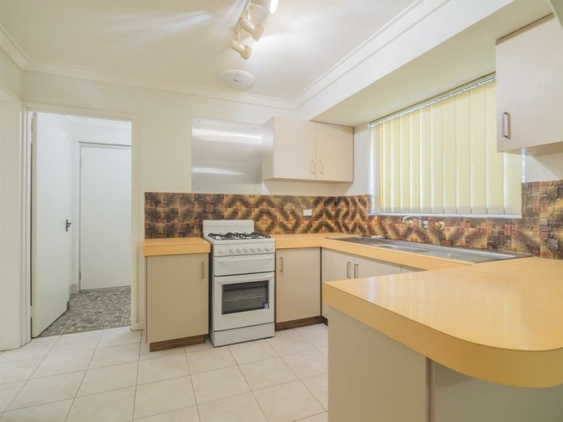 6 Steinbeck Place, Spearwood WA 6163