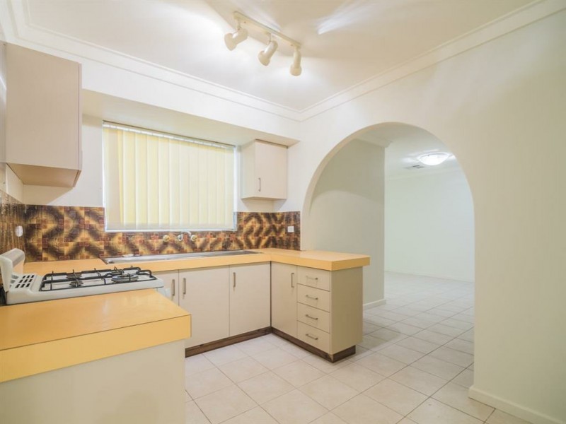 6 Steinbeck Place, Spearwood WA 6163