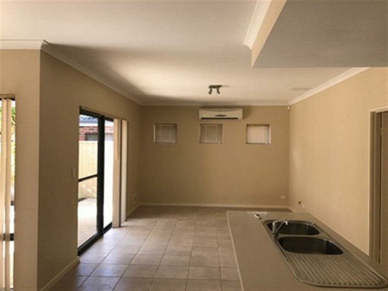 18 Strasbourg Vista, Hocking WA 6065