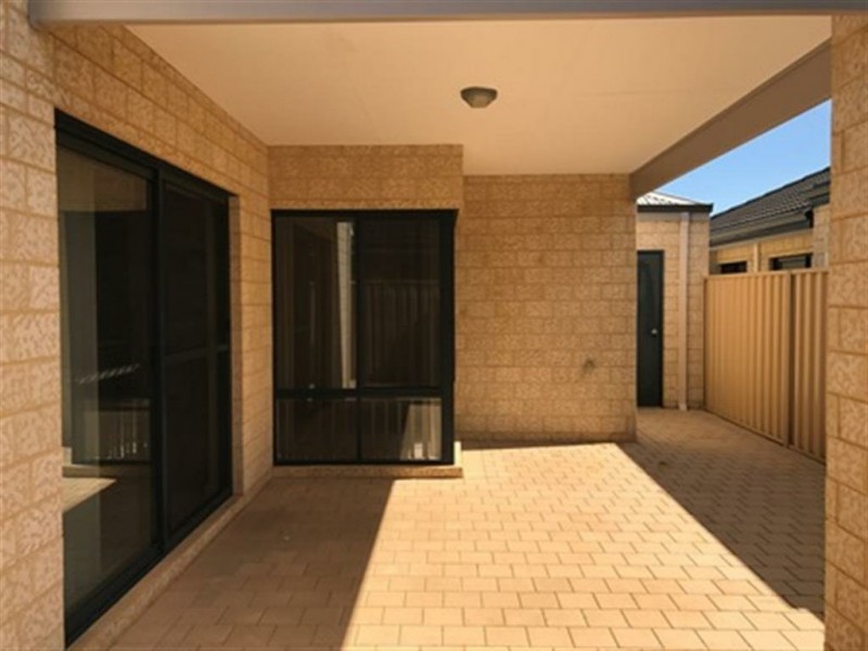 18 Strasbourg Vista, Hocking WA 6065