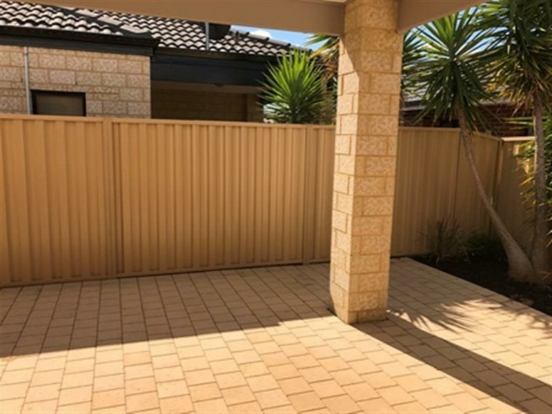 18 Strasbourg Vista, Hocking WA 6065