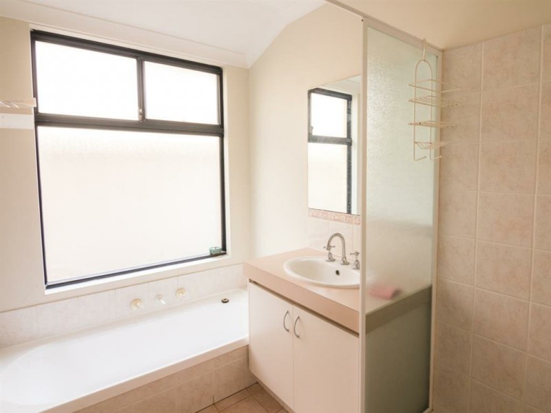 8 Kabbarli Court, South Lake WA 6164