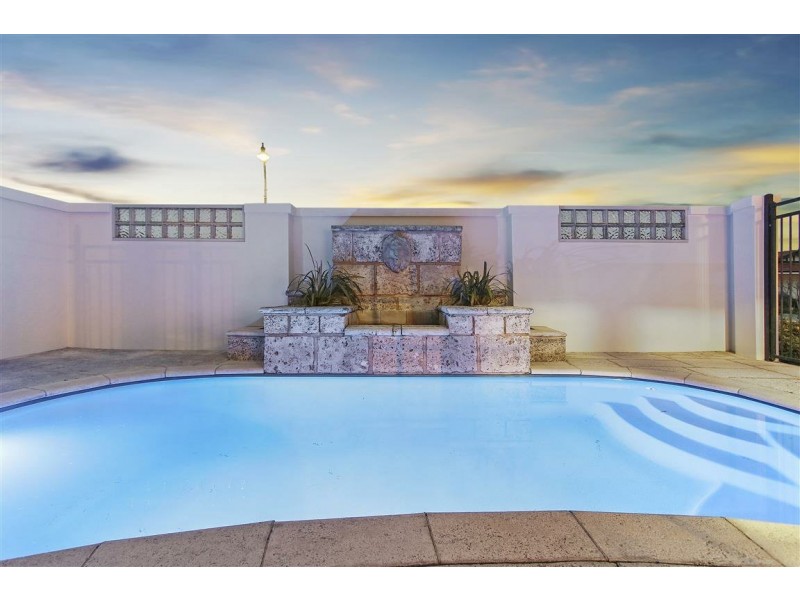 15 Pesaro Green, Secret Harbour WA 6173