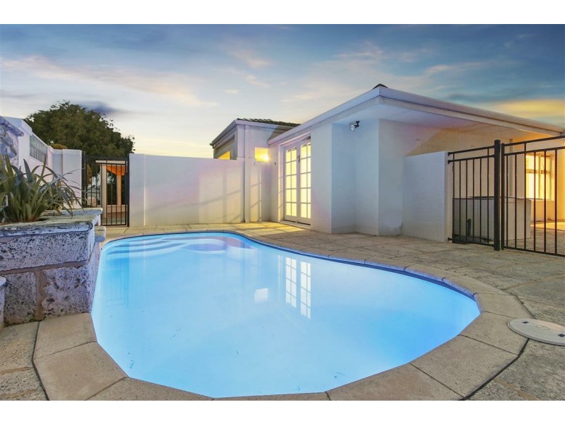 15 Pesaro Green, Secret Harbour WA 6173