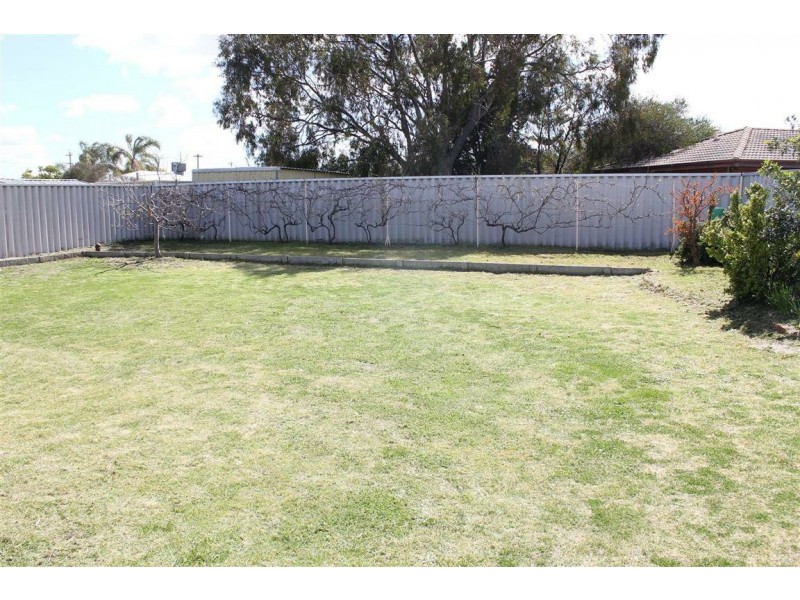 4 Briggs Street, South Lake WA 6164