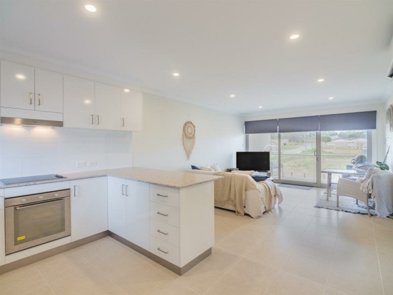 7/70 West Churchill Avenue, Munster WA 6166