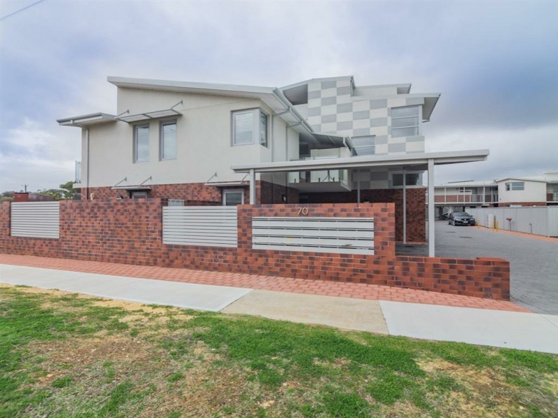 7/70 West Churchill Avenue, Munster WA 6166