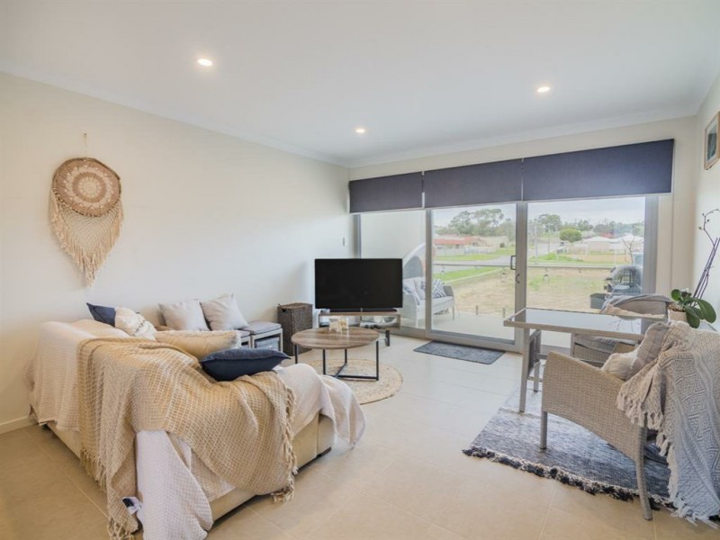 7/70 West Churchill Avenue, Munster WA 6166