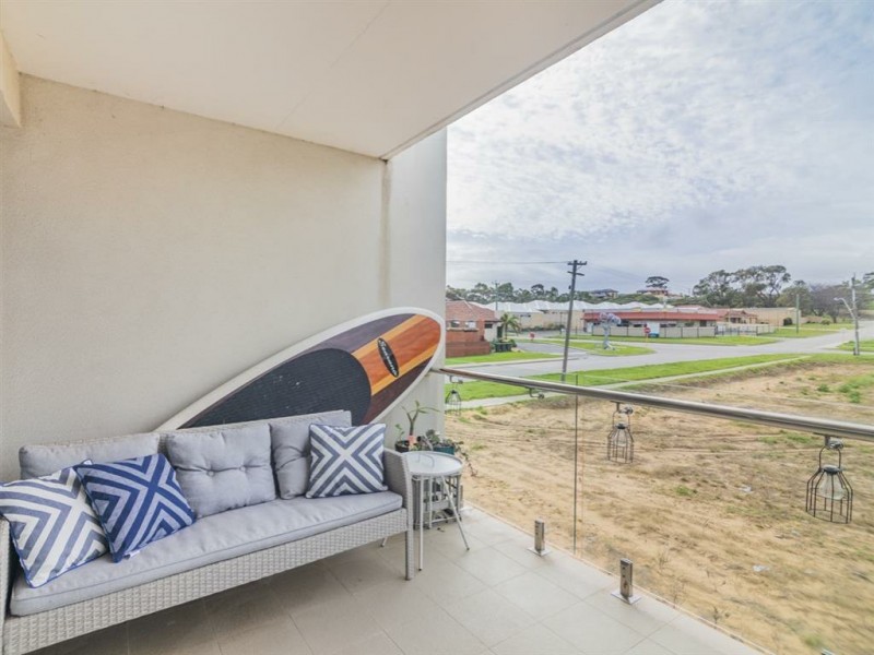 7/70 West Churchill Avenue, Munster WA 6166