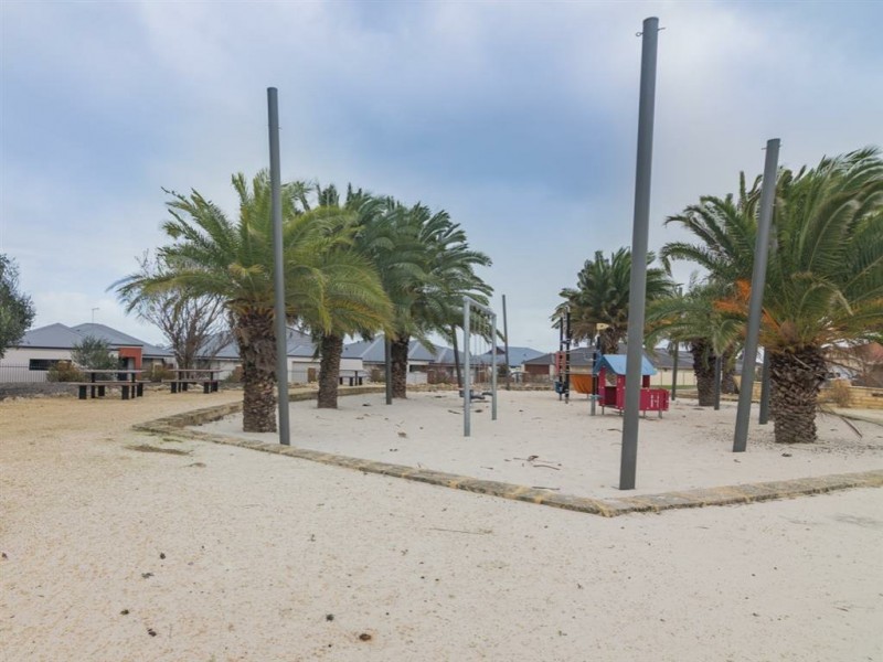 7/70 West Churchill Avenue, Munster WA 6166