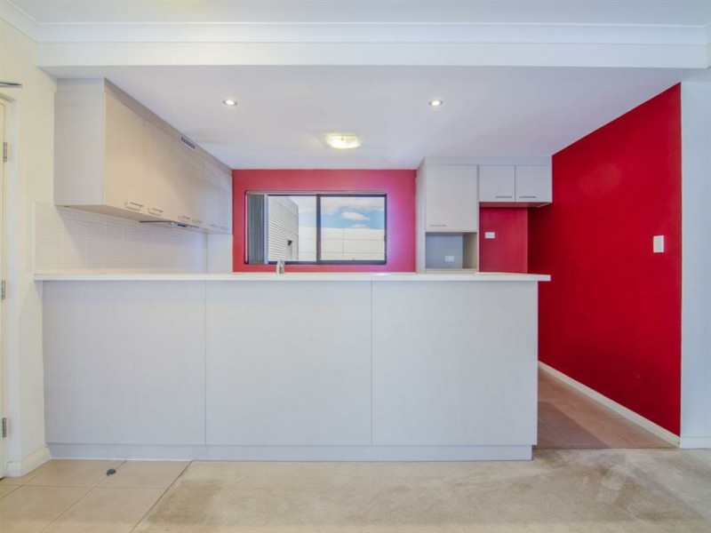 16/2 Stockton Bend, Cockburn Central WA 6164