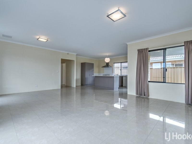 17 Towncentre Drive, Thornlie WA 6108