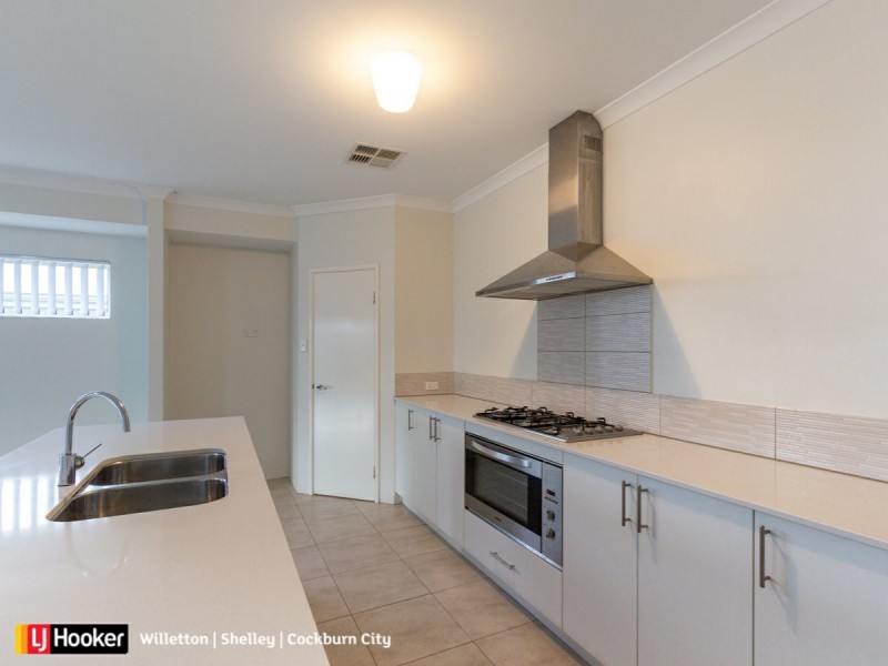 33 Leroy Way, Piara Waters WA 6112